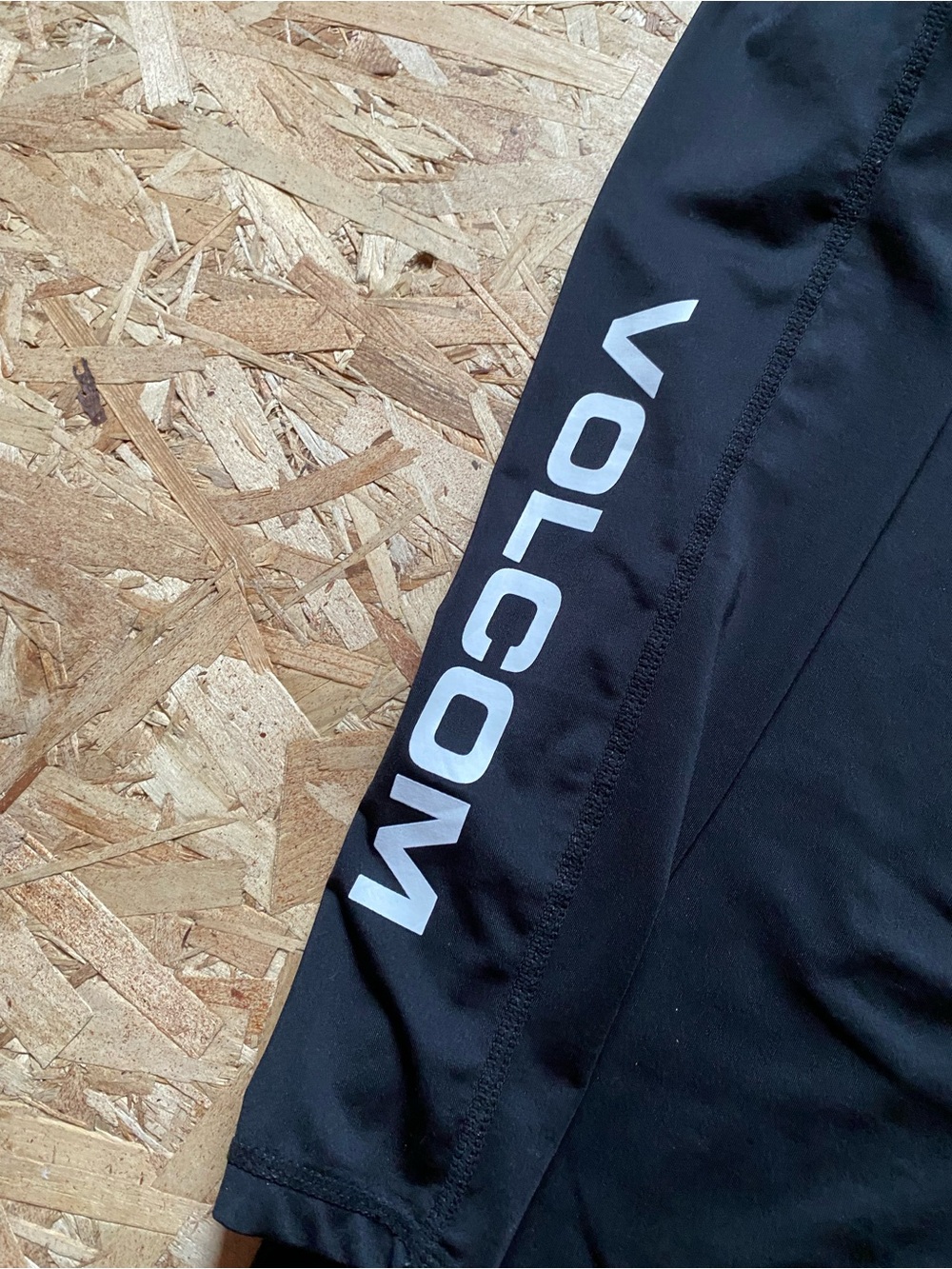Volcom Black Long-Sleeve Logo Rash Guard - Picture 3 of 9